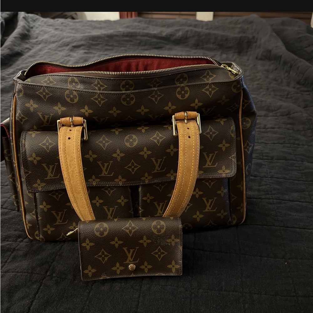 AUTHENTIC LOUIS VUITTON PURSE AND WALLET